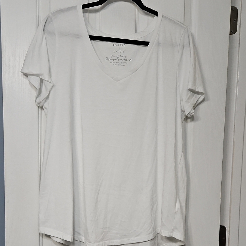 Torrid White V-Neck Short Sleeve Tee Classic Fit Size 2